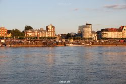 duesseldorf-altstadt-rheinpromenade2-088