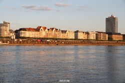duesseldorf-altstadt-rheinpromenade2-089