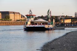 duesseldorf-altstadt-rheinpromenade2-090