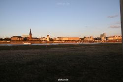 duesseldorf-altstadt-rheinpromenade2-091