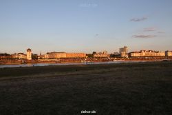 duesseldorf-altstadt-rheinpromenade2-092