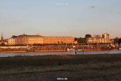 duesseldorf-altstadt-rheinpromenade2-093