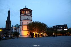 duesseldorf-altstadt-schlossturm-abend-004