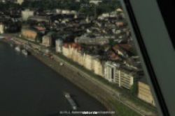 duesseldorf-altstadt-rheinpromenade-von-oben-001_tn