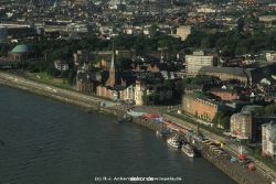duesseldorf-altstadt-rheinpromenade-von-oben-002