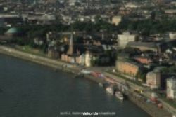 duesseldorf-altstadt-rheinpromenade-von-oben-002_tn