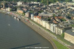 duesseldorf-altstadt-rheinpromenade-von-oben-003