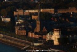 duesseldorf-altstadt-rheinpromenade-von-oben-012_tn