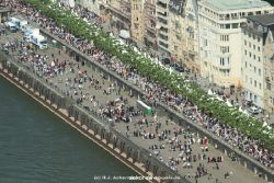 duesseldorf-altstadt-rheinpromenade-von-oben-013