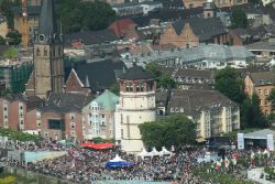 duesseldorf-altstadt-rheinpromenade-von-oben-015