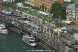 duesseldorf-altstadt-rheinpromenade-von-oben-016_tn