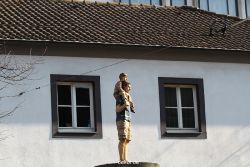duesseldorf-saeulenheilige-vater-und-sohn-013