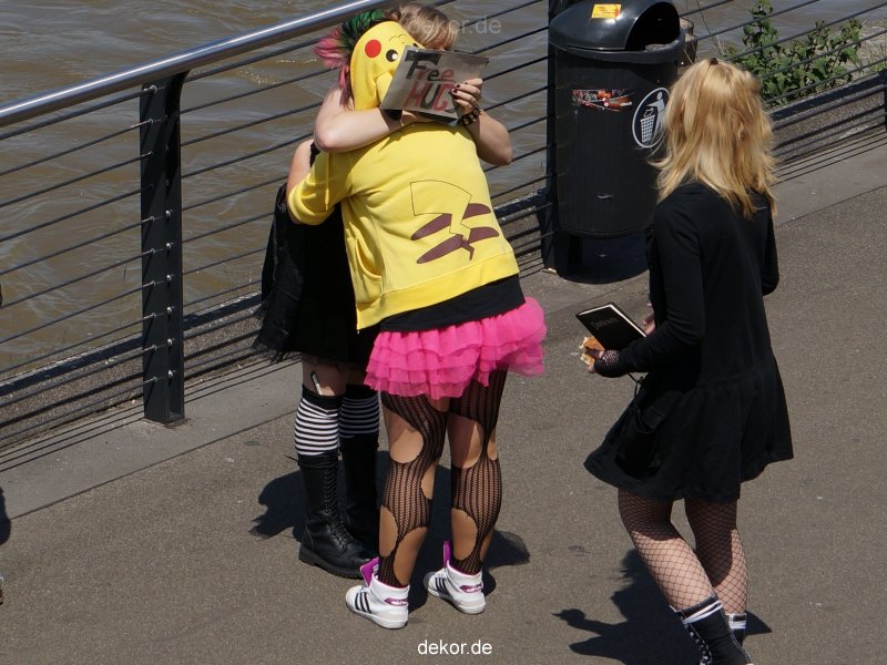 duesseldorf-japantag-2013-free-hugs-003