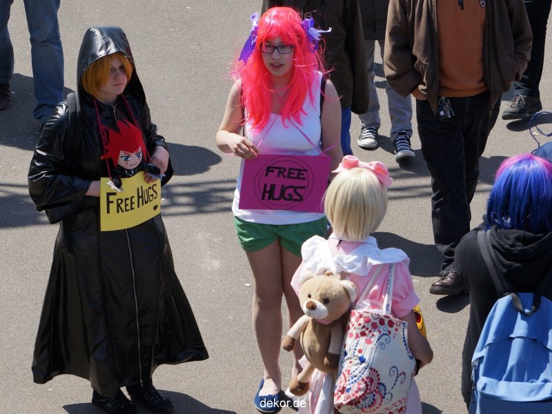 duesseldorf-japantag-2013-free-hugs-006
