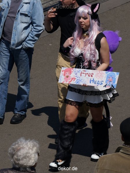 duesseldorf-japantag-2013-free-hugs-009