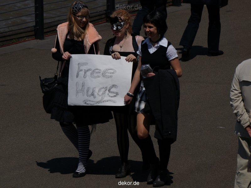 duesseldorf-japantag-2013-free-hugs-010
