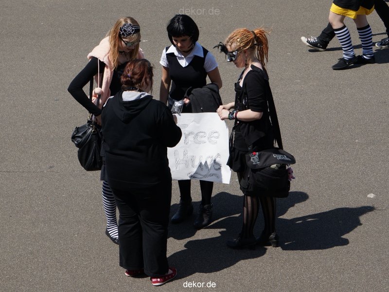 duesseldorf-japantag-2013-free-hugs-013