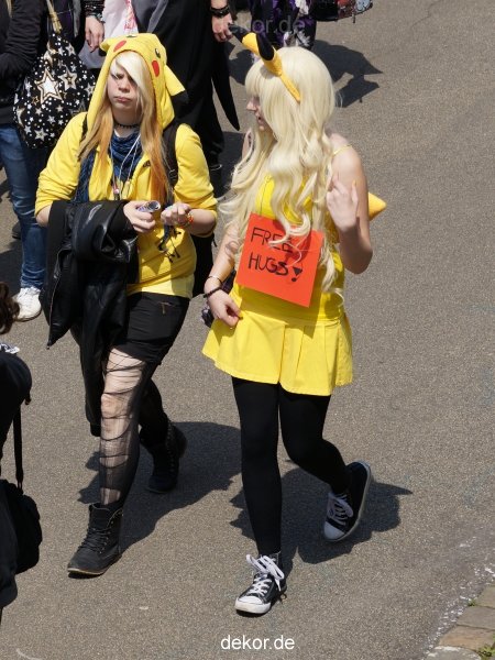 duesseldorf-japantag-2013-free-hugs-021