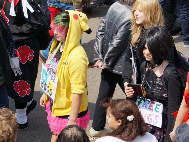 duesseldorf-japantag-2013-free-hugs-028