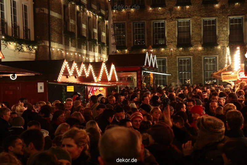 weihnachtsmaerkte-2010-duesseldorf-rathausplatz-abend-016