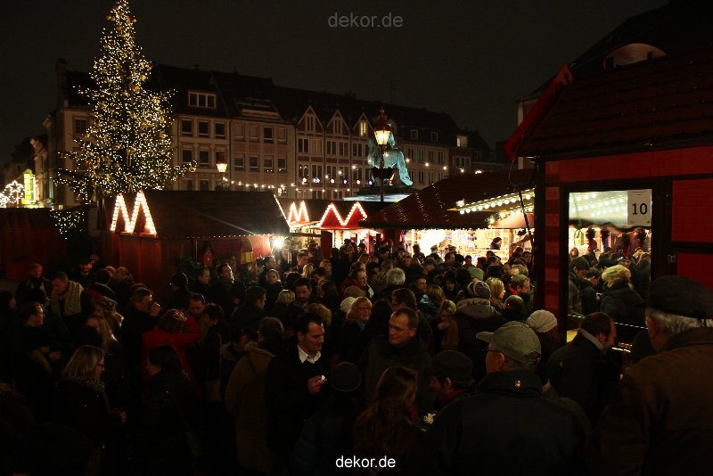 weihnachtsmaerkte-2010-duesseldorf-rathausplatz-abend-055