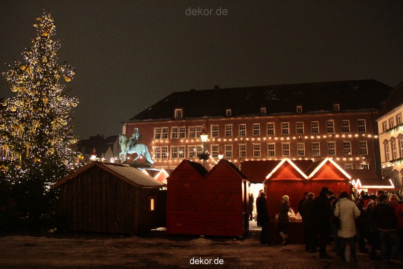 weihnachtsmaerkte-2010-duesseldorf-rathausplatz-abend-086