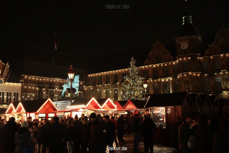 weihnachtsmaerkte-2010-duesseldorf-rathausplatz-abend-093
