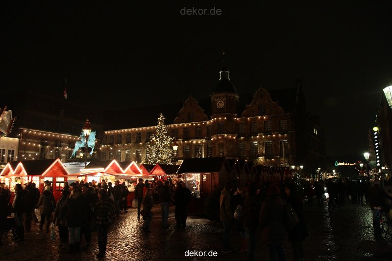 weihnachtsmaerkte-2010-duesseldorf-rathausplatz-abend-094