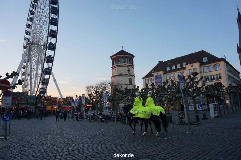 weihnachtsmaerkte-2013-duesseldorf-schlossturm-002