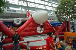 duesseldorf-luftfahrttag-2013-airberlin-huepfburg-004