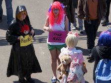 duesseldorf-japantag-2013-free-hugs-006