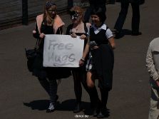 duesseldorf-japantag-2013-free-hugs-010