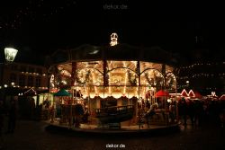 weihnachtsmaerkte-2010-duesseldorf-rathausplatz-abend-001