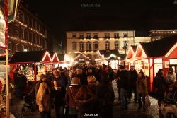 weihnachtsmaerkte-2010-duesseldorf-rathausplatz-abend-004