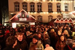weihnachtsmaerkte-2010-duesseldorf-rathausplatz-abend-011