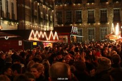 weihnachtsmaerkte-2010-duesseldorf-rathausplatz-abend-016