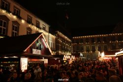 weihnachtsmaerkte-2010-duesseldorf-rathausplatz-abend-018