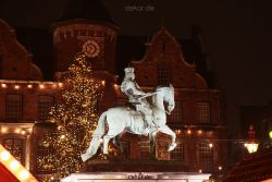 weihnachtsmaerkte-2010-duesseldorf-rathausplatz-abend-020