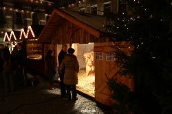 weihnachtsmaerkte-2010-duesseldorf-rathausplatz-abend-035