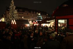 weihnachtsmaerkte-2010-duesseldorf-rathausplatz-abend-055