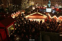 weihnachtsmaerkte-2010-duesseldorf-rathausplatz-abend-057