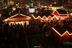 weihnachtsmaerkte-2010-duesseldorf-rathausplatz-abend-062