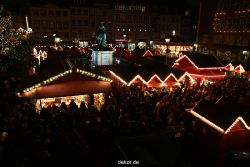 weihnachtsmaerkte-2010-duesseldorf-rathausplatz-abend-065