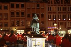 weihnachtsmaerkte-2010-duesseldorf-rathausplatz-abend-072
