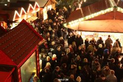 weihnachtsmaerkte-2010-duesseldorf-rathausplatz-abend-075