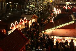 weihnachtsmaerkte-2010-duesseldorf-rathausplatz-abend-078