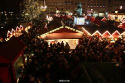 weihnachtsmaerkte-2010-duesseldorf-rathausplatz-abend-079