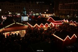 weihnachtsmaerkte-2010-duesseldorf-rathausplatz-abend-080