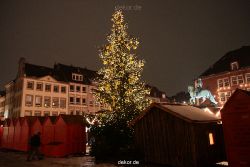 weihnachtsmaerkte-2010-duesseldorf-rathausplatz-abend-084