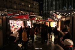 weihnachtsmaerkte-2010-koeln-domplatz-abends-037